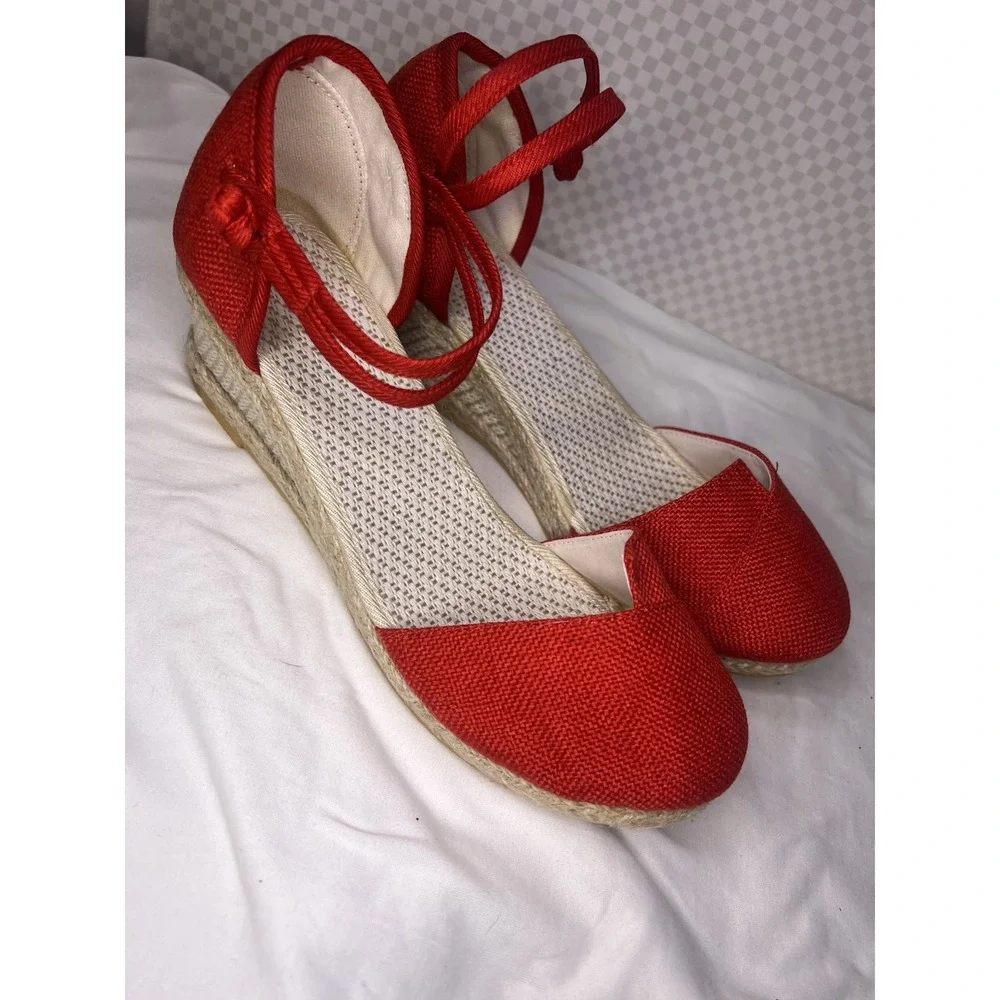 Platform sandals for women Red, semi-circular toe size 40/ 8 brand Baledo